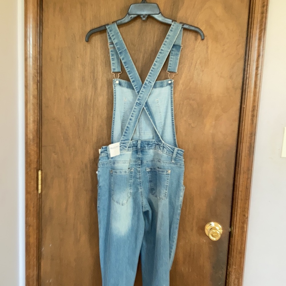 Wallflower overall the Tomboy ankle distressed jean overall with instastretch - Picture 15 of 17